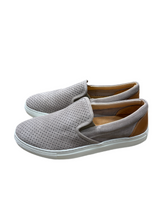 Carica l'immagine nel visualizzatore di Gallery, Slip on pelle scamosciato Traforato