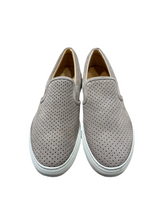 Carica l'immagine nel visualizzatore di Gallery, Slip on pelle scamosciato Traforato