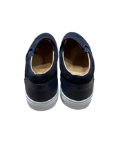 Carica l'immagine nel visualizzatore di Gallery, Slip on pelle scamosciato Traforato
