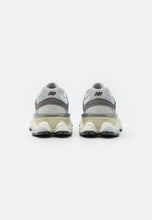 Carica l'immagine nel visualizzatore di Gallery, Sneakers 9060