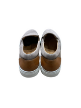 Carica l'immagine nel visualizzatore di Gallery, Slip on pelle scamosciato Traforato