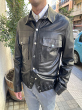 Carica l&#39;immagine nel visualizzatore di Gallery, Giubbotto pelle con bottoni ￼
