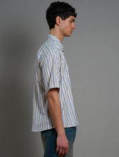Carica l'immagine nel visualizzatore di Gallery, Camicia over rigata M/C
