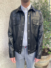 Carica l&#39;immagine nel visualizzatore di Gallery, Giubbotto pelle con bottoni ￼
