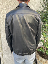 Carica l&#39;immagine nel visualizzatore di Gallery, Giubbotto pelle con bottoni ￼
