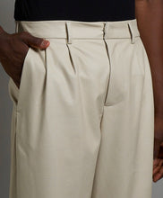 Carica l'immagine nel visualizzatore di Gallery, Pantalone relax fit eco pelle - Uptodate life
