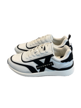 Carica l&#39;immagine nel visualizzatore di Gallery, Sneakers

