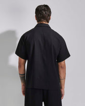 Carica l'immagine nel visualizzatore di Gallery, Camicia relax fit collo a bowling

