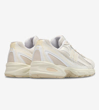 Carica l&#39;immagine nel visualizzatore di Gallery, Sneakers 740
